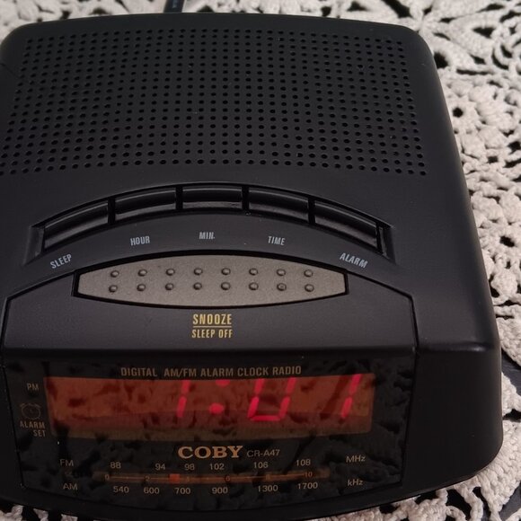 Coby Alarm Clock AM/FM Radio - Model CR-A47 - Picture 4 of 7